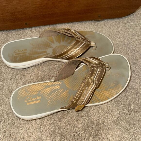 Clarks Gold Sandals Elegant Metallic Straps NWOT SZ 9 - Picture 2 of 5